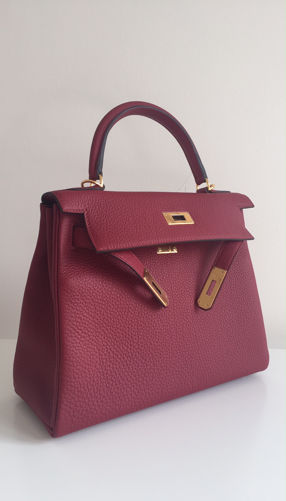 Hermes Kelly 28 Retourne Rouge Grenat Togo Gold Hardware #C - Vendome Monte  Carlo