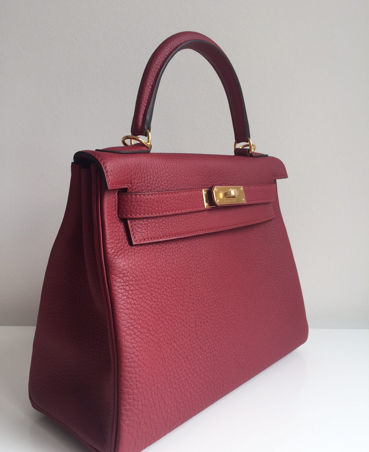 Hermes Kelly 28 Retourne Rouge de Coeur Togo Gold Hardware #C - Vendome  Monte Carlo