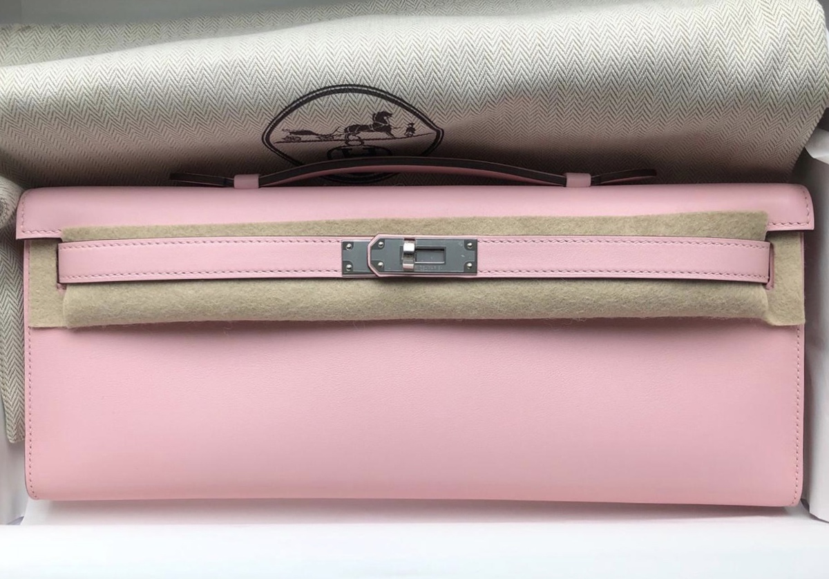 A ROSE SAKURA SWIFT LEATHER KELLY CUT WITH PALLADIUM HARDWARE, HERMÈS, 2019