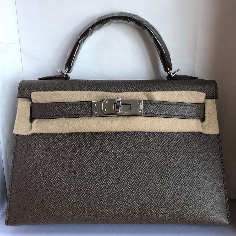 Hermes Kelly 28, Etain Epsom with Gold Hardware, 2019 D Stamp