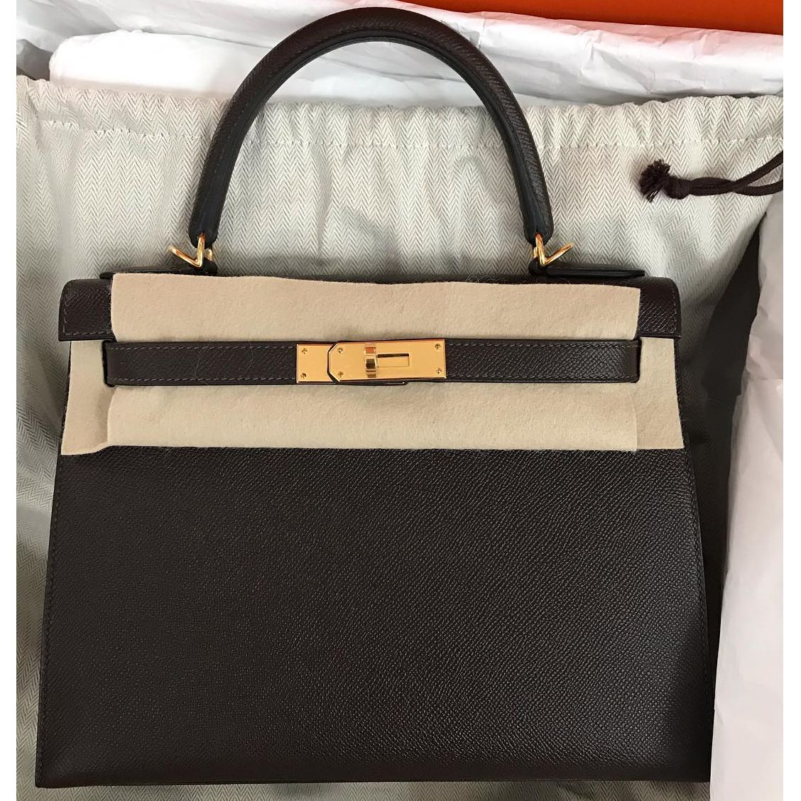 Hermes Kelly 28 Sellier Noir Black Epsom Gold Hardware For Sale at