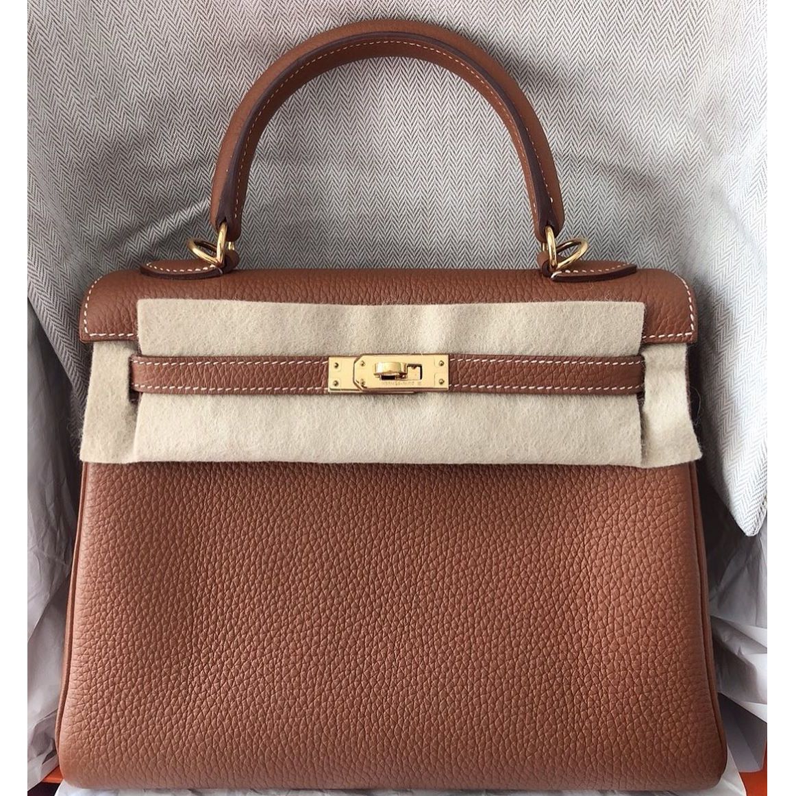 Hermès Kelly 25 Retourne In Gold Togo With Gold Hardware in Brown