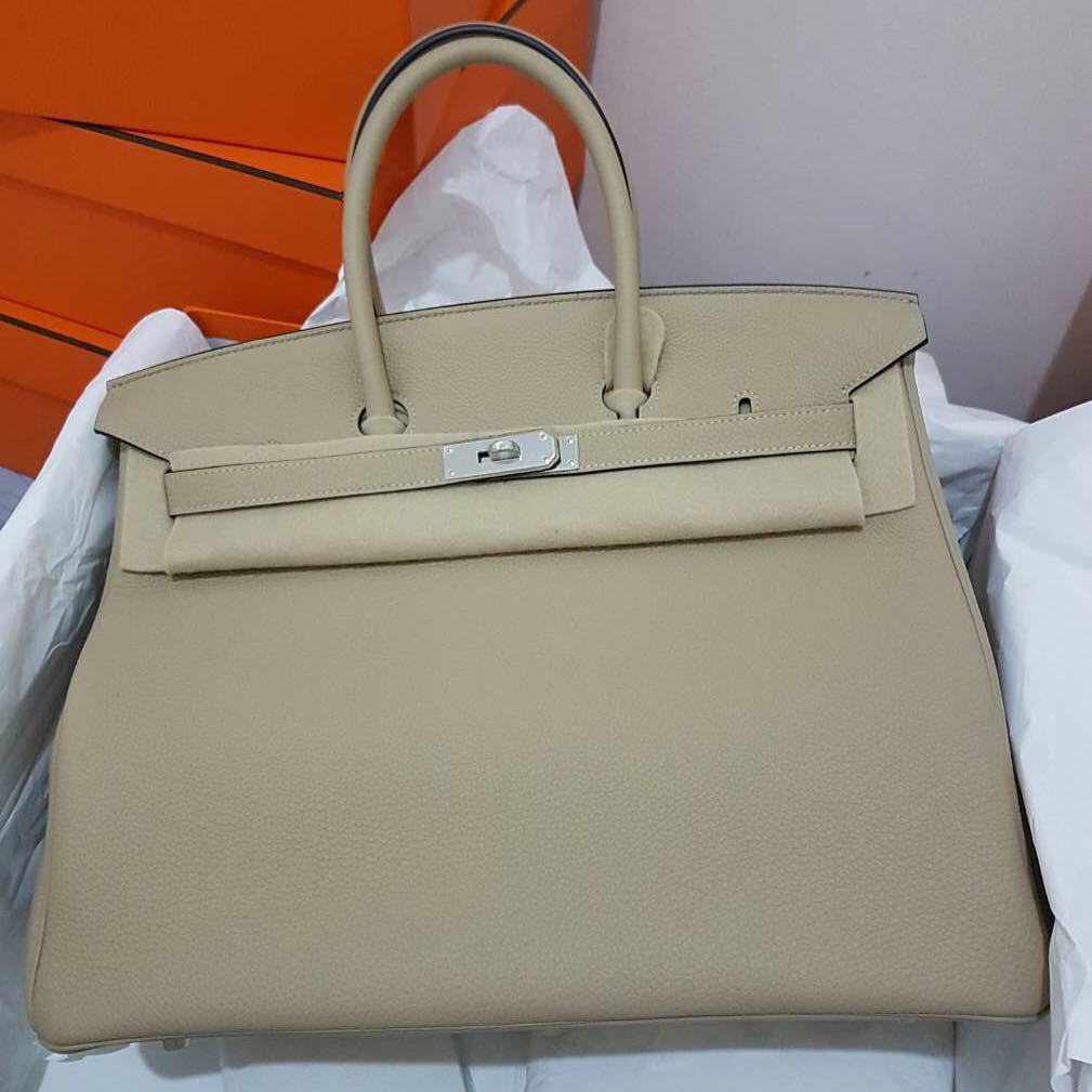 hermes trench color